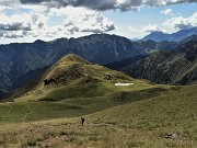 80 Dalla Bocchetta Triomen (2205 m) scen diamo al Monte Avaro (2080 m)